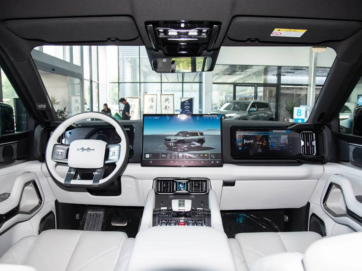 BYD Leopard 8 interior, ivory trim
