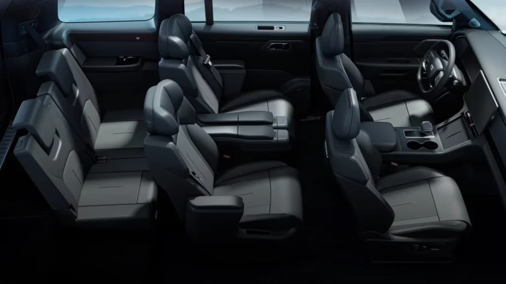 ROX 01 interior, black trim